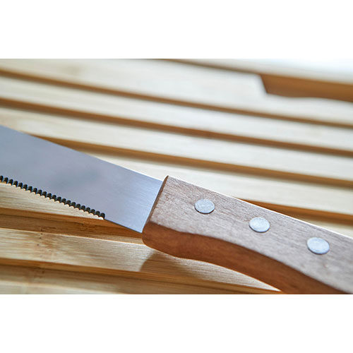 Tagliere in legno con coltello per il pane WERNER - dettaglio