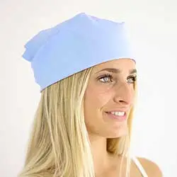 bandane personalizzate in molti colori indossata da ragazza che ride