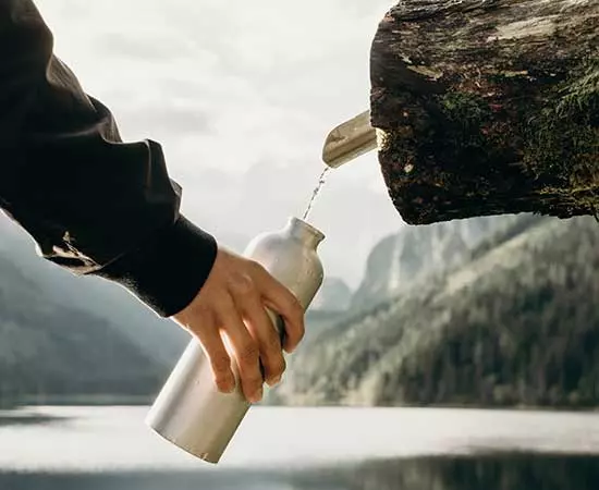 borraccia personalizzabile ideale per gita in montagna estate dissetarsi al lago con acqua 
