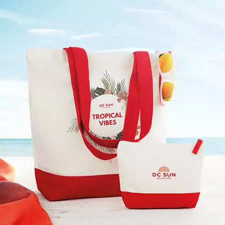 borse mare personalizzabili con pochette in abbinato su spiaggia