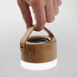 casse personalizzate in legno con base luminosa da incidere con logo
