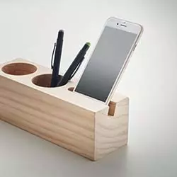Gadget portapenne personalizzato in legno con porta smartphone 