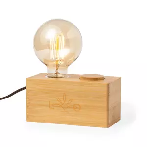 lampada personalizzata in legno con lampadina a vista su sfondo neutro