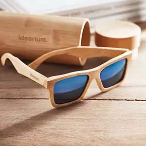 occhiali da sole personalizzati in bamboo con custodia in legno personalizzata laser incisa
