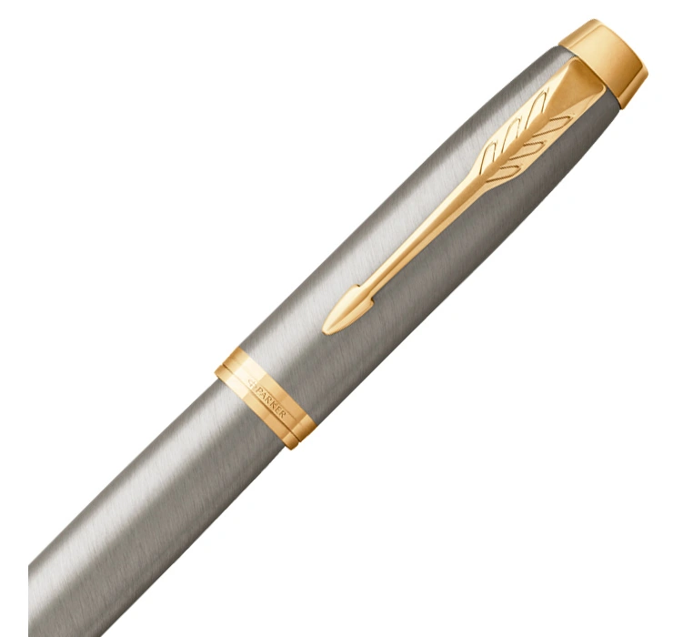 penne roller parker grigio metallizzato con rifiniture oro penne roller parker grigio metallizzato con rifiniture oro