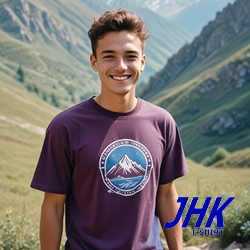 ragazzo con maglietta personalizzata bianca jhk